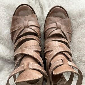 Freebird strapped block heals size 9